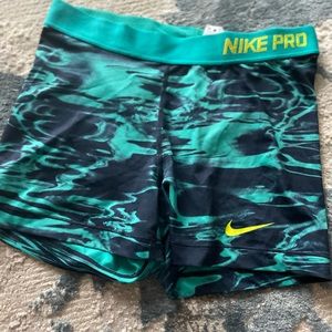 Nike Pro work out shorts size L